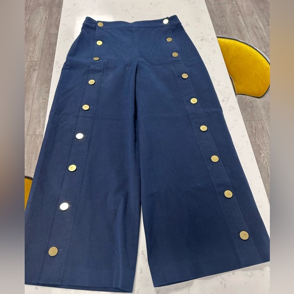 Adorable cropped wide leg Club Monaco pant - Picture 9 of 9